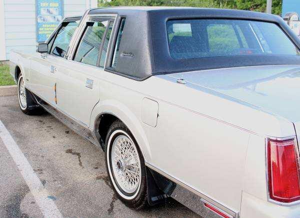 Used-1988-Lincoln-Town-Car