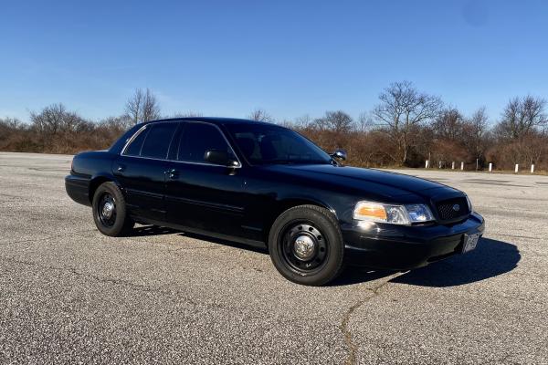 Ford crown victoria 2011